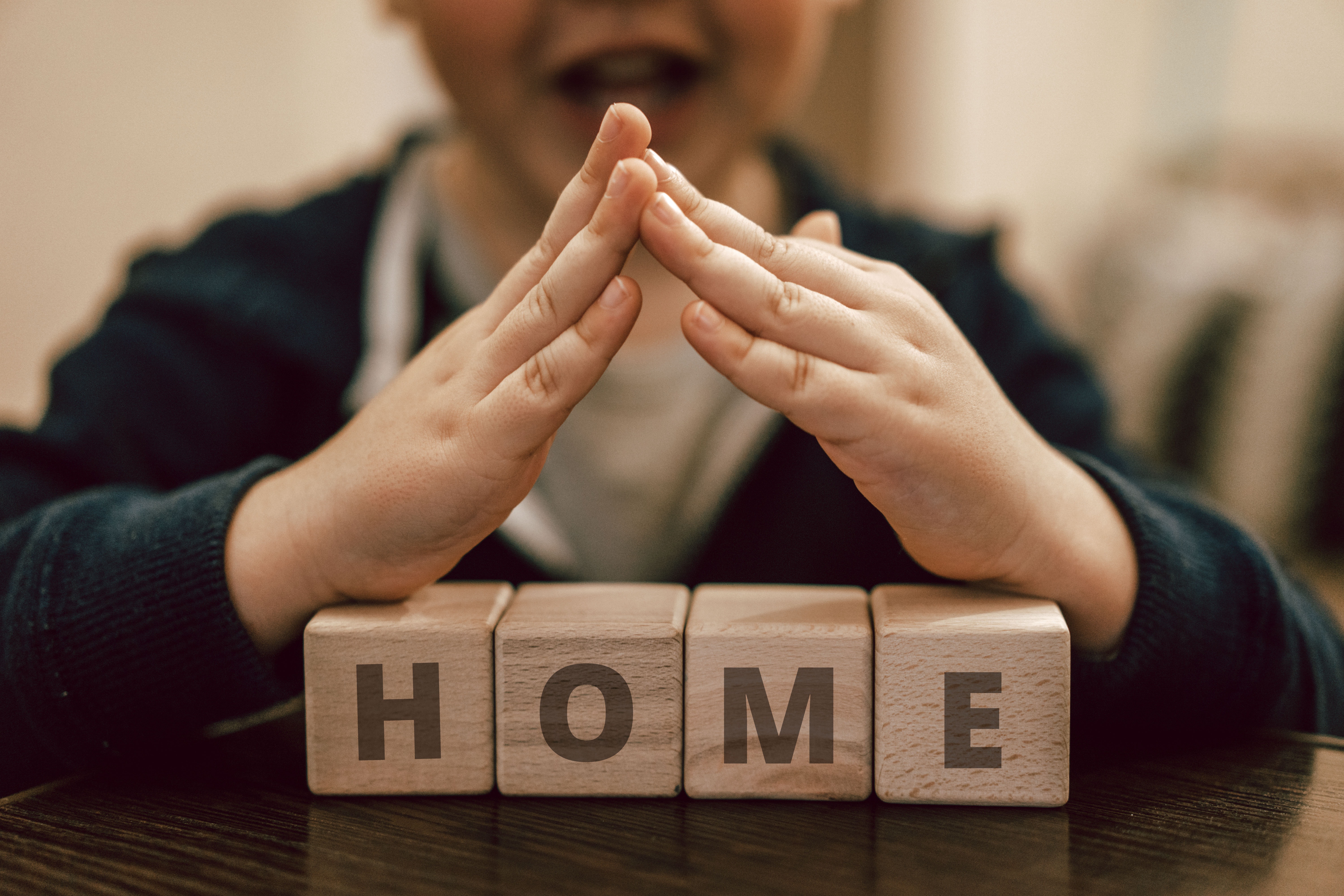 boy with home txt